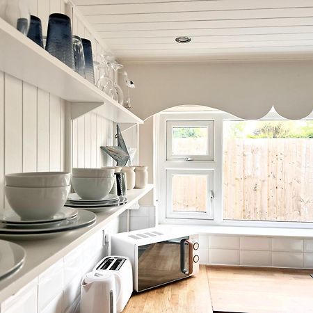 Cosy Cottage In Mersea - Walking Distance To Beach And Town West Mersea Exterior photo